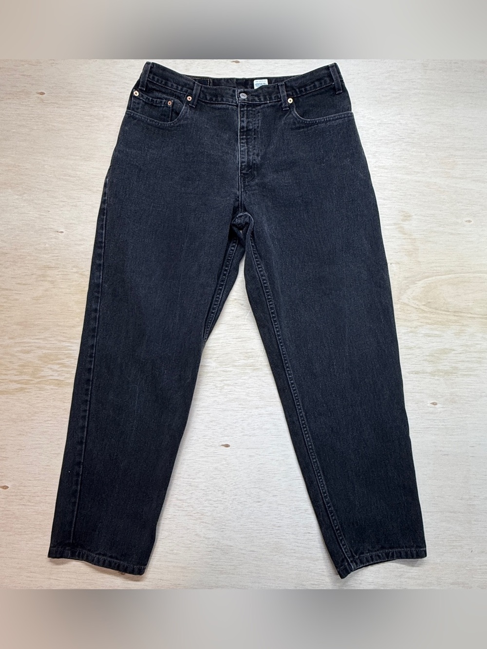Vintage Levi's 560 Loose Fit Tapered Leg Jeans
Authentic vintage Levi's 560 je
